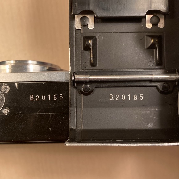 Contax II Zeiss Ikon 35mm Rangefinder Camera w/ Jupiter 8M 50mm f / 2 (Serviced) - Picture 14 of 17